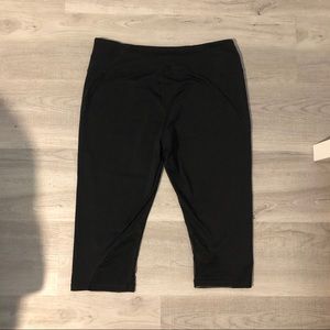 Z by Zella Black Capri Pant Leggings w/ Mesh